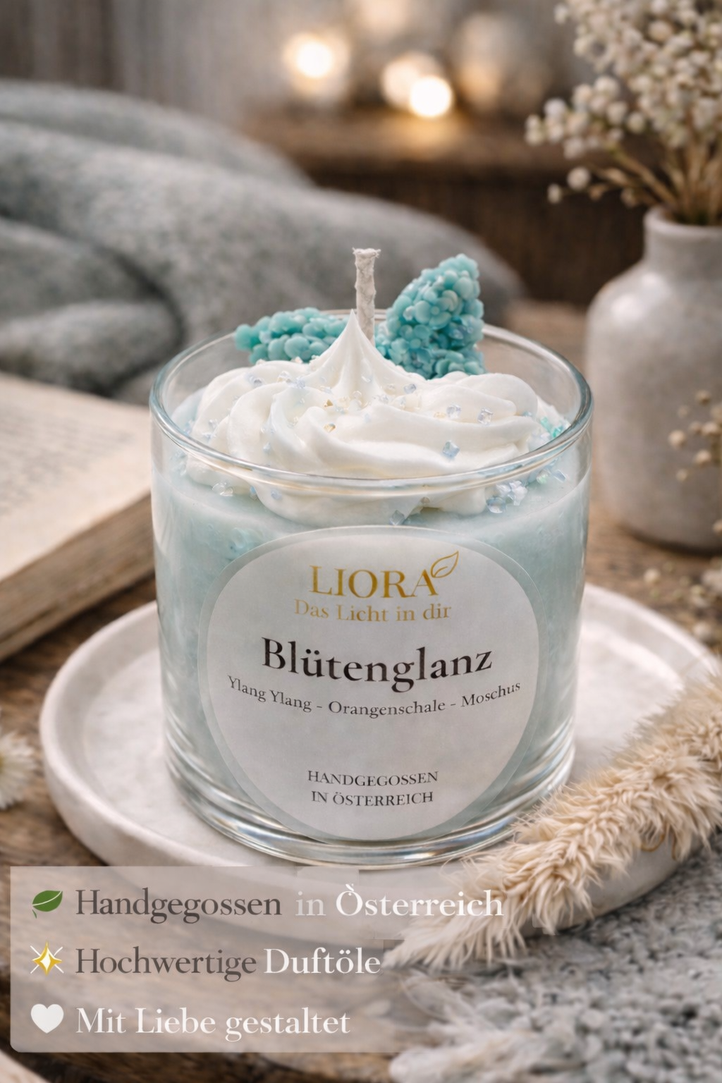 Blütenglanz - habgegossene Duftkerze mit Sahnehaube